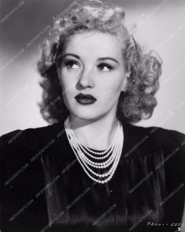 Betty Grable beautiful portrait 726-19