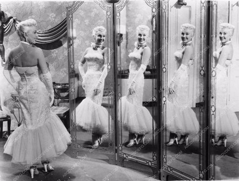 Betty Grable cool fashion in mirrors portrait How To Marry Millionaire 726-22