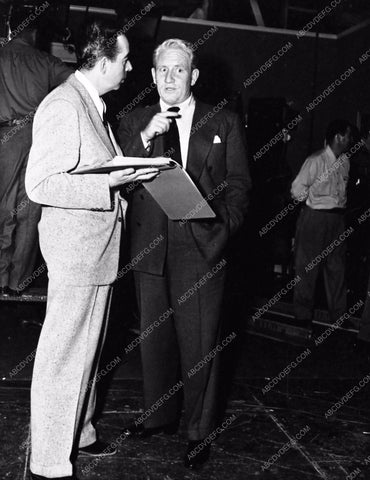 candid Vincent Minnelli Spencer Tracy behind the scenes MGM 764-13