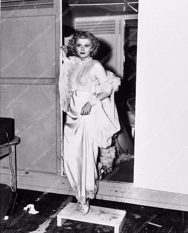 candid Jean Harlow in her MGM dressing room 779-12