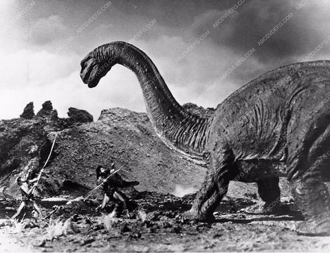 cave men fighting dinosaurs sci-fi film One Million Years B.C. 805-33