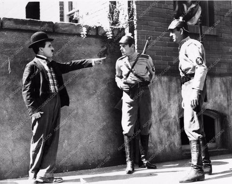Charlie Chaplin The Great Dictator 836-21