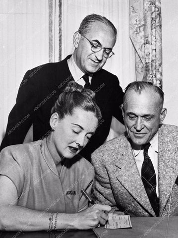 Candid photo Bette Davis & Jules Stein MCA Executive photo 842-06