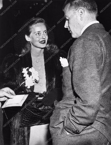 candid photo Bette Davis out and about 842-26