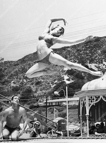 Sharon Tate in bikini on the trampolene film Don't Make Waves 847-18