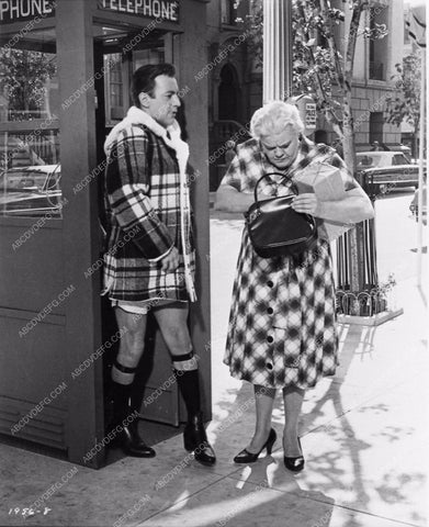 Bobby Darin in garters Reta Shaw comedy film That Funny Feeling 856-15