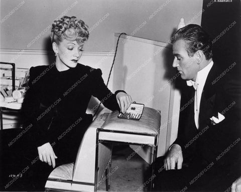 candid Marlene Dietrich John Wayne playing chess behind the scenes 910-14