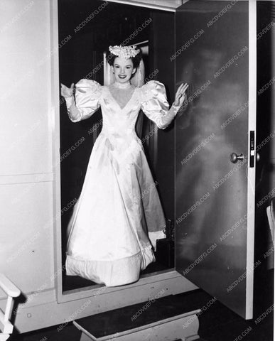 candid Judy Garland behind the scenes in MGM dressing room 910-22