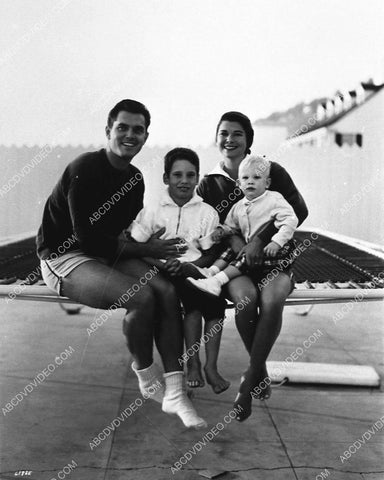candid Jeffrey Hunter w wife and kids out on the trampolene 944-23