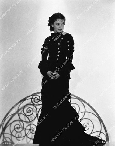 Maureen O'Sullivan full length fashion portrait 987-17