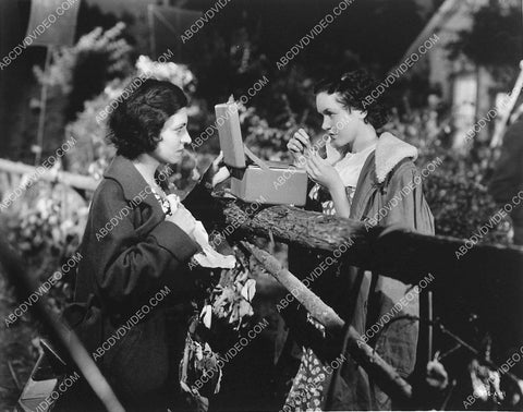 Maureen O'Sullivan does quick makeup check on set film Hideout 988-15