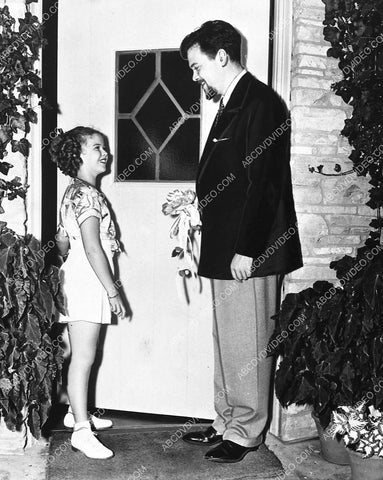 great candid Shirley Temple w Orson Welles 1032-15