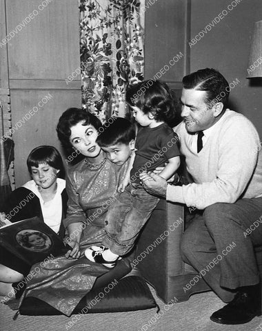 Shirley Temple Charles Black at home with the kids 1032-31