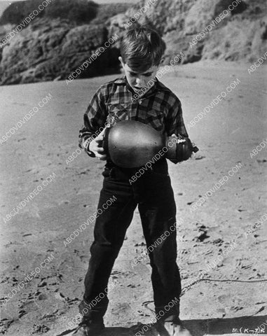 kid finds magic geni bottle film The Boy and the Pirates 10400-25