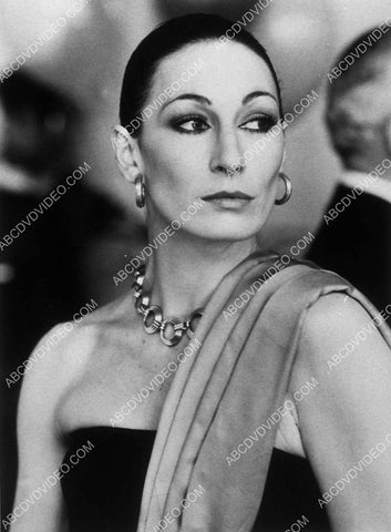 Anjelica Huston portrait 10400-33