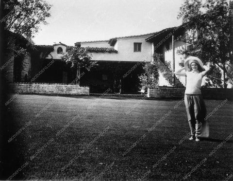 candid Hollywood Eleanor Boardman at home 10407-16