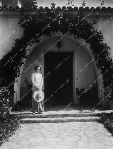 candid Hollywood Eleanor Boardman at home 10407-18