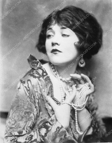 Renee Adoree fondling her pearls 10432-16