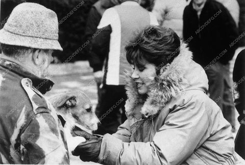 Stefanie Powers and cute dog TV Hart to Hart 10469-18