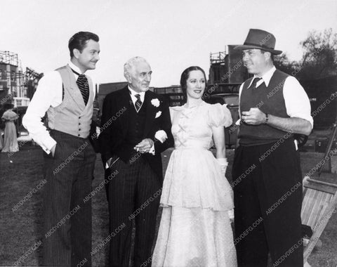 candid Robert Young Maurice & Helen Costello King Vidor behind the scenes 1098-15