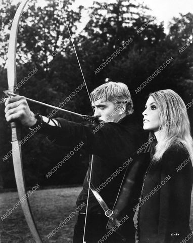 David Hemmings Sharon Tate use the bow and arrow film Eye of the Devil 1107-18