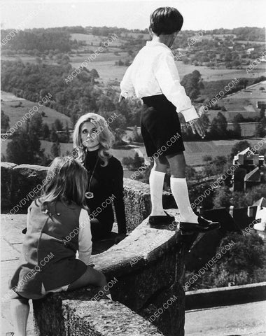 Sharon Tate and the kids film Eye of the Devil 1107-24