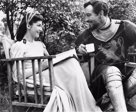 candid Maureen Swanson Robert Taylor behind the scenes Ivanhoe 1161-19