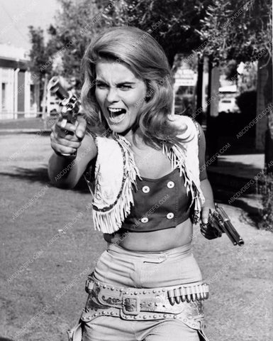 Ann-Margret sexy cowgirl cheesecake shooting guns 1186-23
