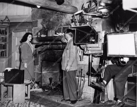 Hedy Lamarr behind the scenes Heavenly Body candid 1197-20
