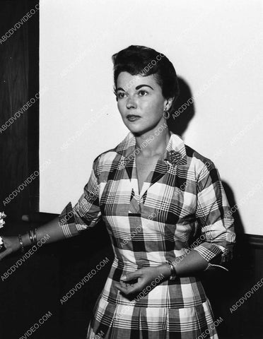 candid Shirley Temple at home 1206-03