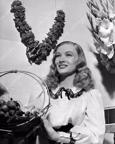 candid Veronica Lake with veggies from her Victory Garden 1249-35