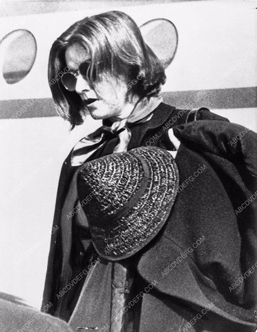 news photo Greta Garbo getting off an airplane 1270-17