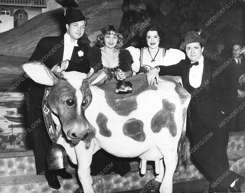 candid Dick Powell Joan Blondell Kitty Carlisle and someone w funny cow 12737-17