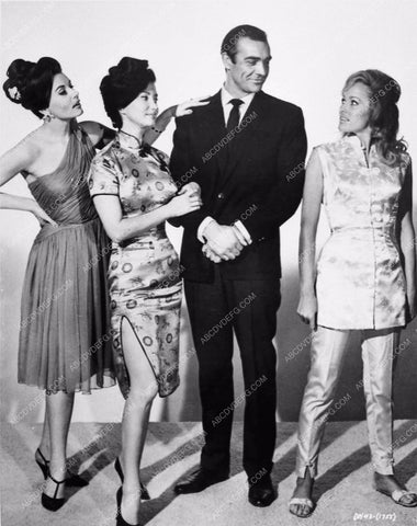 Sean Connery Ursula Andres and babes James Bond film Dr. No 1318-15
