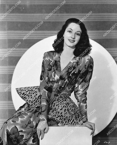 Virginia O'Brien in new fashion portrait 1319-33