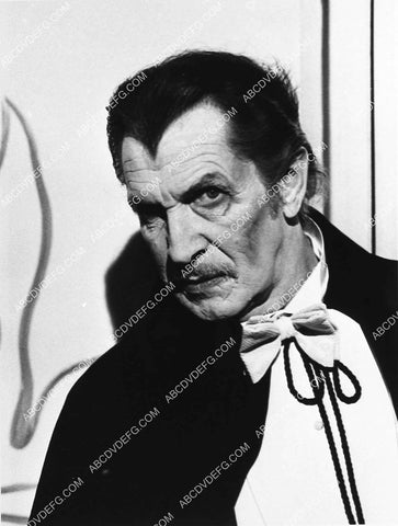 Vincent Price as a vampire TV The Snoop Sisters 1332-12