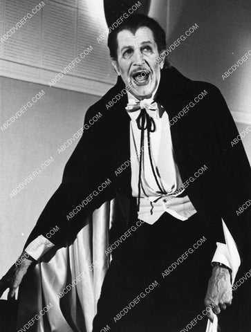 Vincent Price as a vampire TV The Snoop Sisters 1332-14