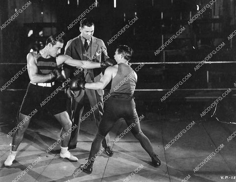sports boxing Jack Dempsey gives Rudolph Valentino some boxing pointers 1337-01