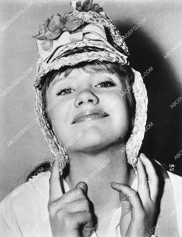 Hayley Mills trying on her new hat 1337-11