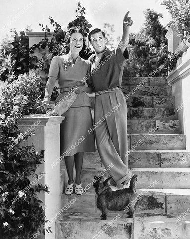 Wallis Simpson and husband The Duke of Windsor w their dog 1337-19