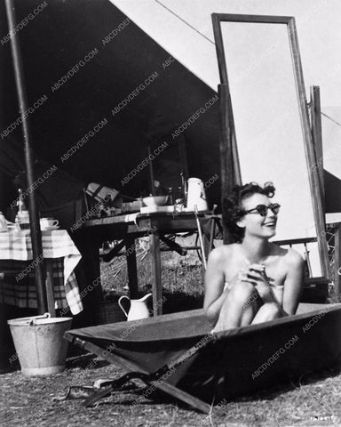 Ava Gardner candid in the bathtub behind the scenes Mogambo 1407-23