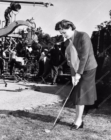 candid Irene Dunne playing a little golf behind the scenes 1407-31