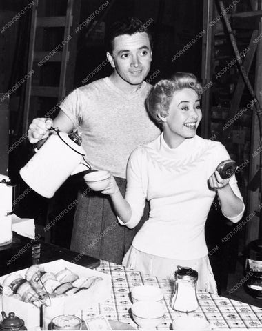 behind the scenes Jane Powell Vic Damone coffee & donuts Athena 1425-11