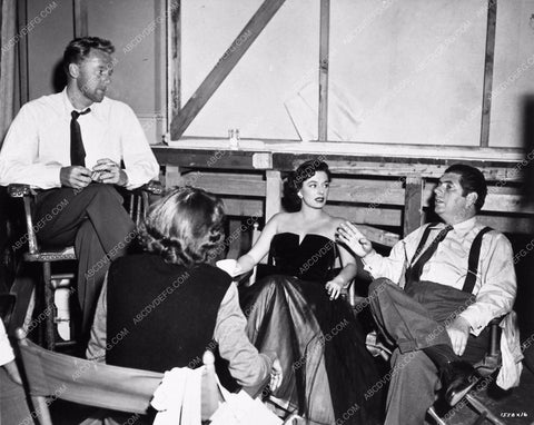 Van Johnson Ruth Roman director Gottfried Reinhardt behind the scenes 1425-31