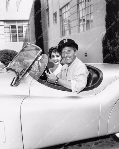 candid Elizabeth Taylor Michael Wilding in groovy car 1454-10