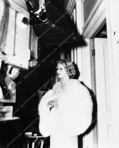 candid Jean Harlow behind the scenes at MGM 1495-06