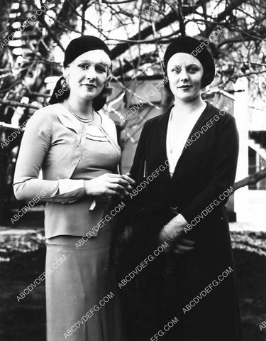 Anita Page and Edna Best outdoors pic 1499-03