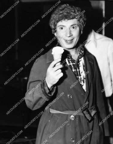 great candid Harpo Marx w ice cream cone on set 1509-13
