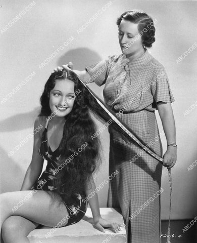 cool shot Dorothy Lamour gets her hair measured 1518-10