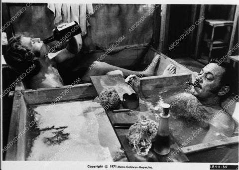 Harpo Marx in minature bathroom 1535-22
